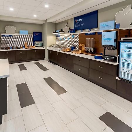 Holiday Inn Express & Suites - Milwaukee West Allis By Ihg Extérieur photo