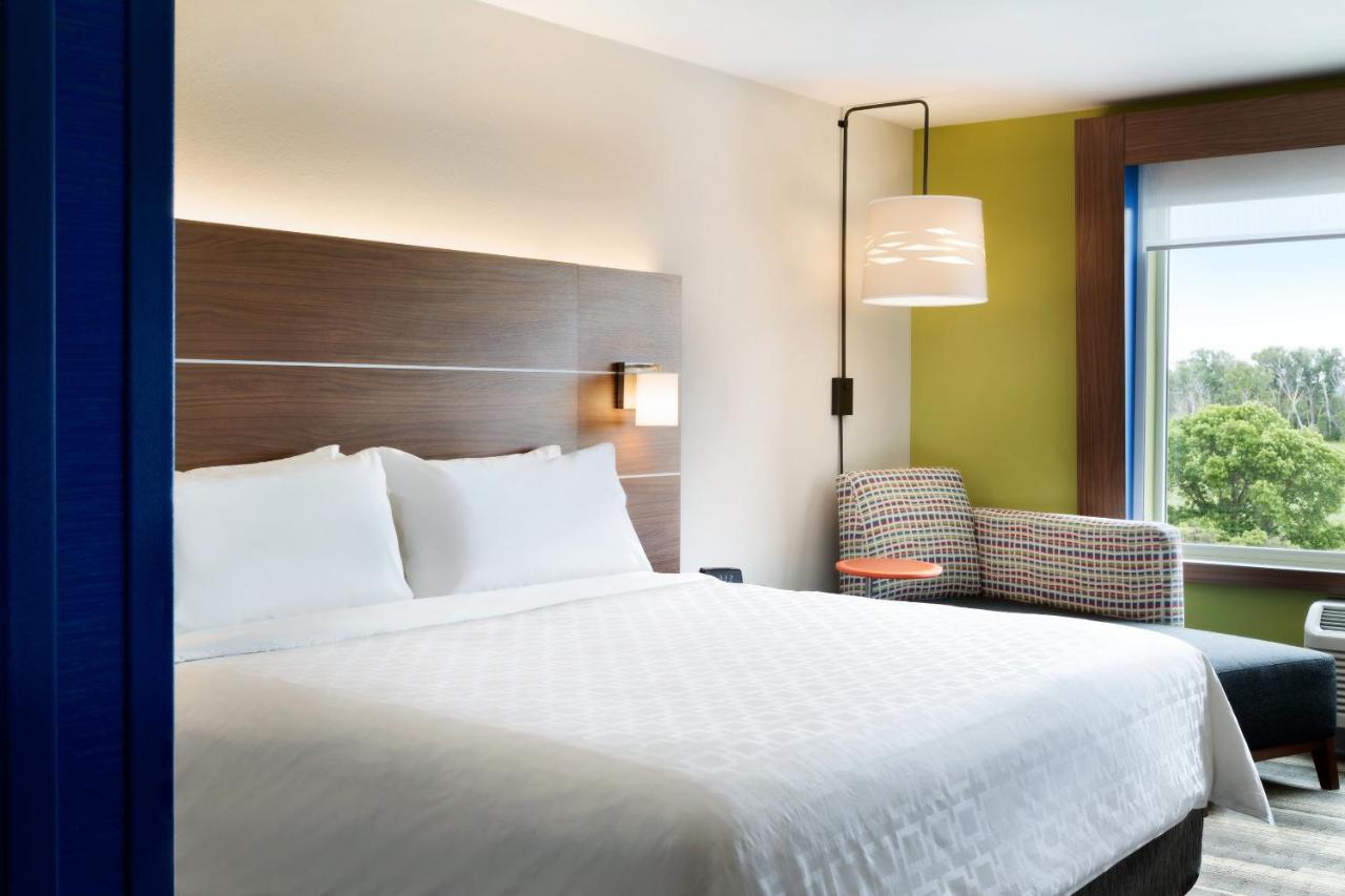 Holiday Inn Express & Suites - Milwaukee West Allis By Ihg Extérieur photo
