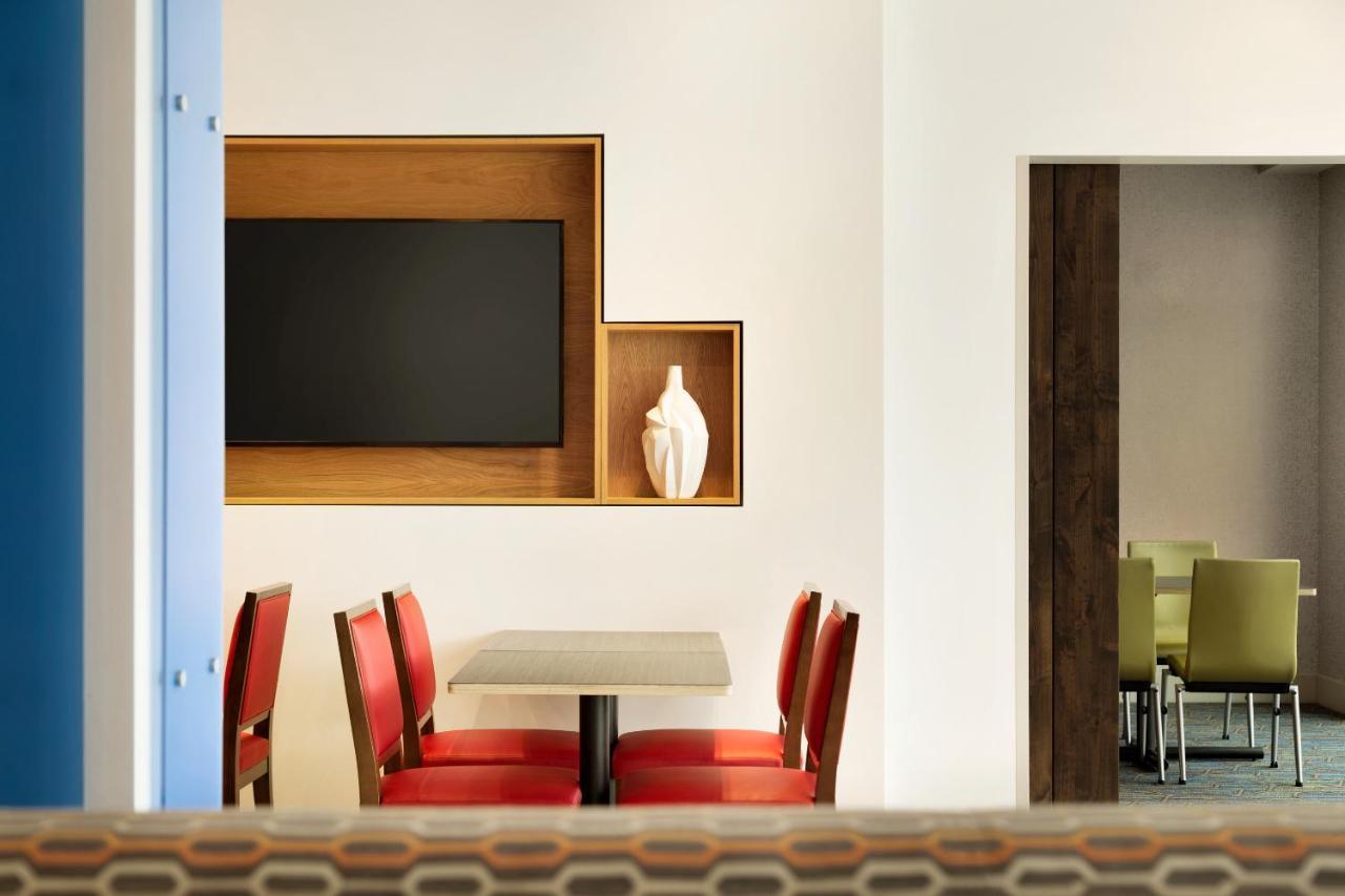 Holiday Inn Express & Suites - Milwaukee West Allis By Ihg Extérieur photo