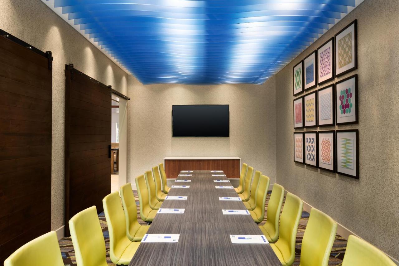 Holiday Inn Express & Suites - Milwaukee West Allis By Ihg Extérieur photo