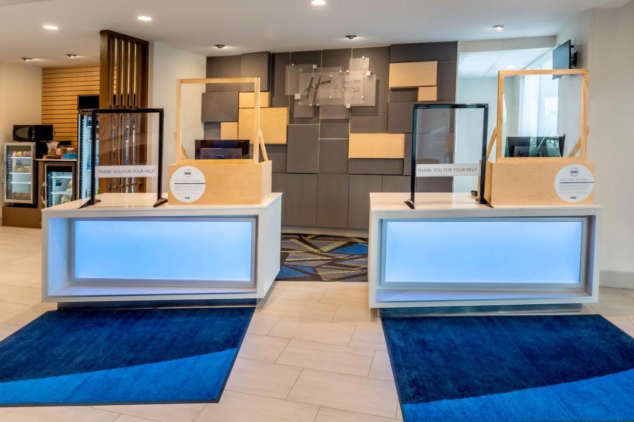 Holiday Inn Express & Suites - Milwaukee West Allis By Ihg Extérieur photo
