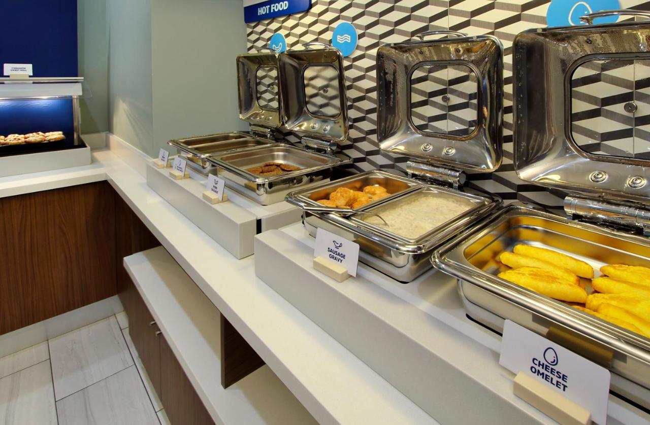 Holiday Inn Express & Suites - Milwaukee West Allis By Ihg Extérieur photo