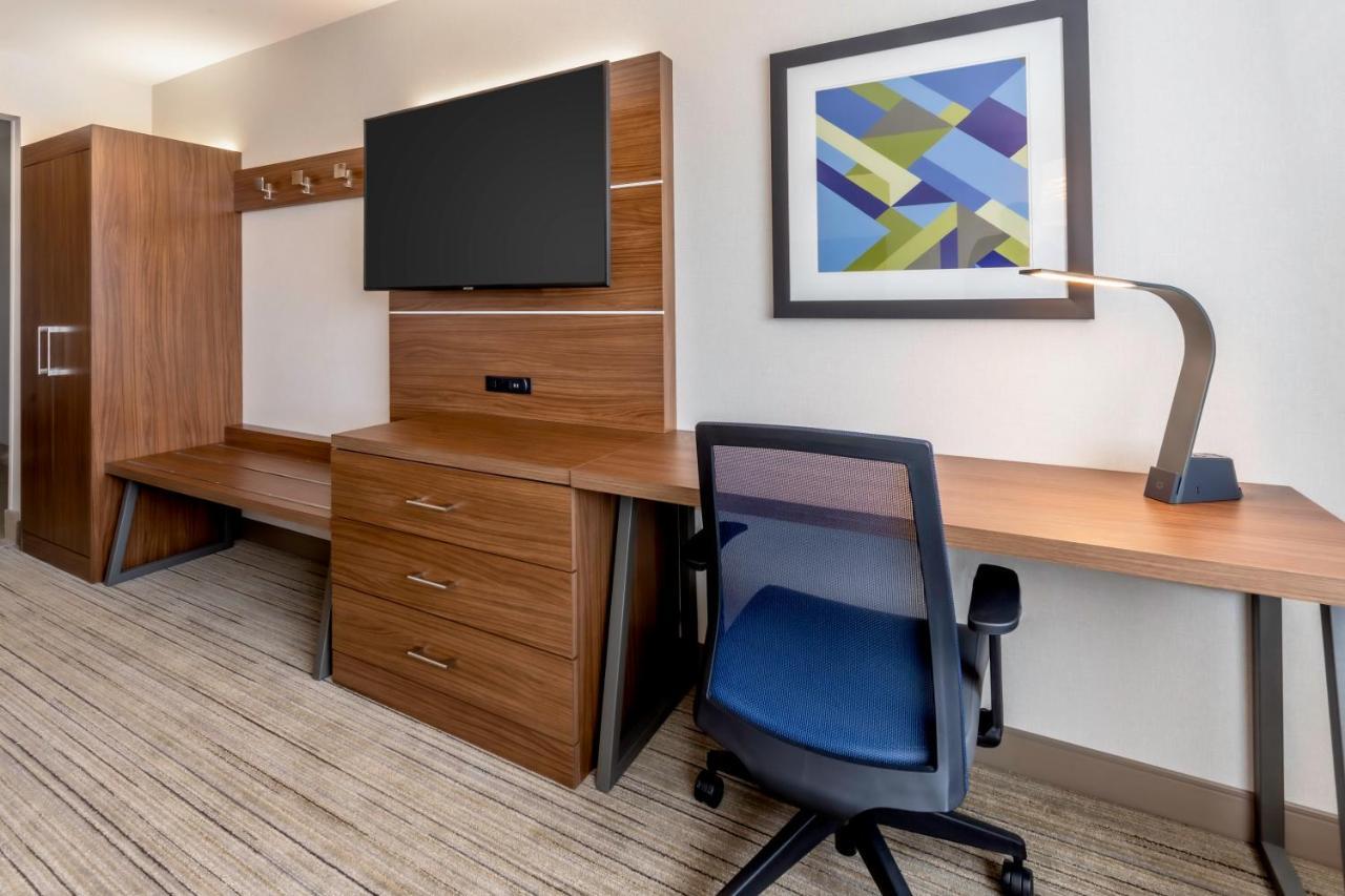 Holiday Inn Express & Suites - Milwaukee West Allis By Ihg Extérieur photo