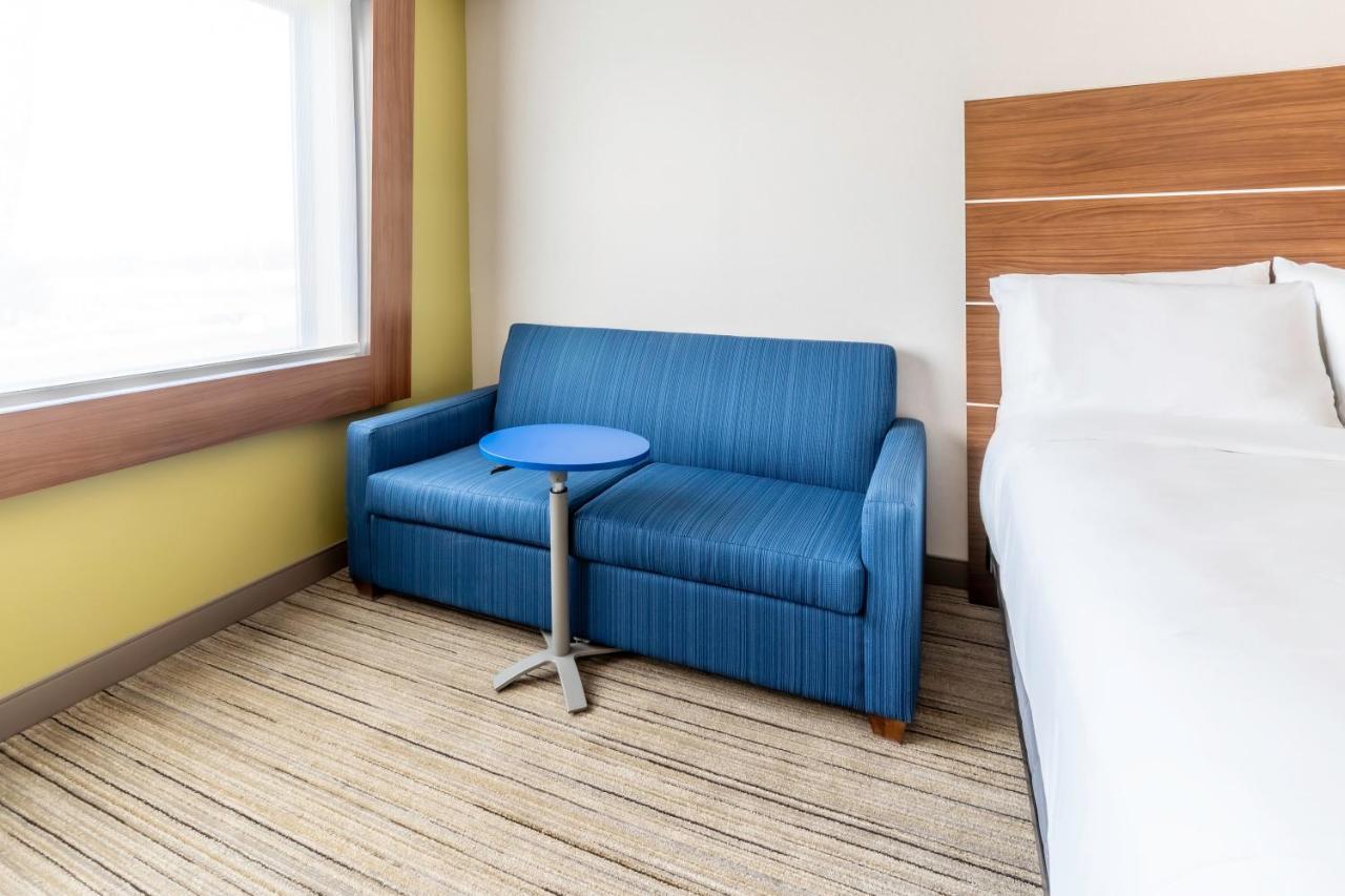 Holiday Inn Express & Suites - Milwaukee West Allis By Ihg Extérieur photo
