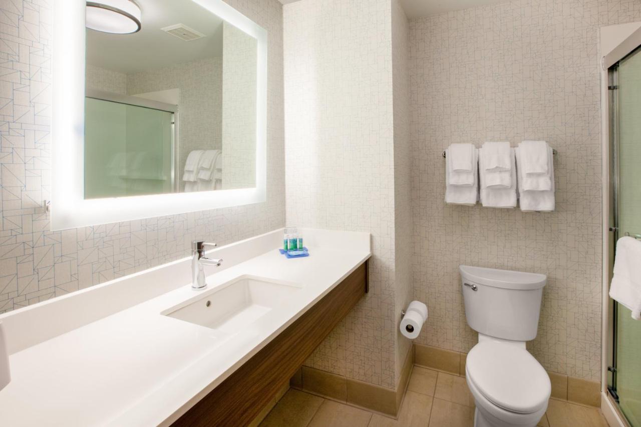 Holiday Inn Express & Suites - Milwaukee West Allis By Ihg Extérieur photo